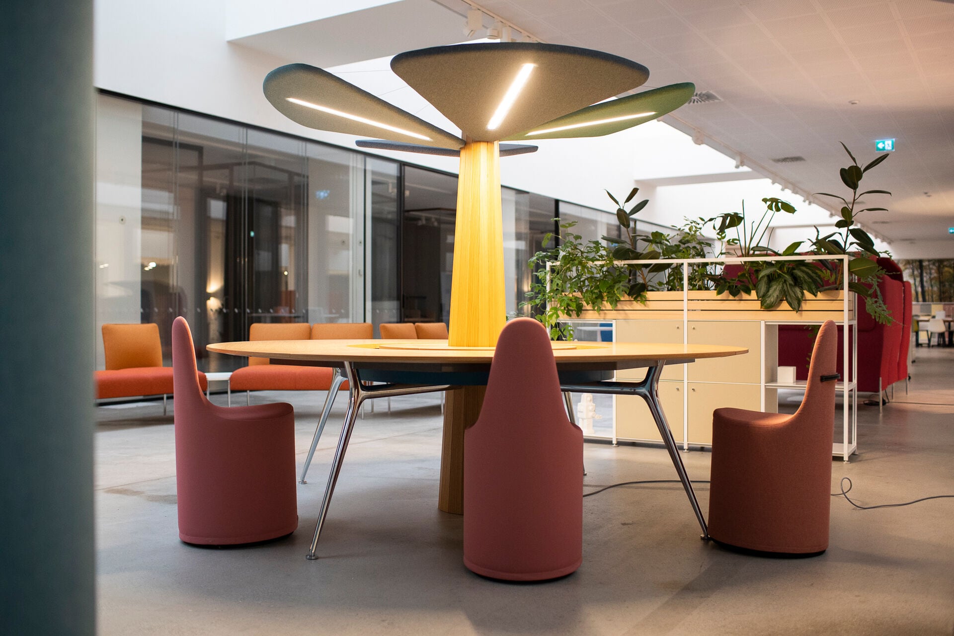 The pleasure of working in an elegant, smart office